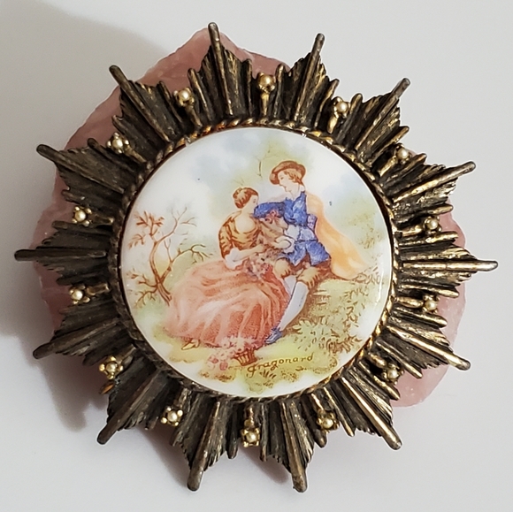 Vintage fragonard art 60's Victorian porcelain courting couple brooch pin pearls - Picture 2 of 10
